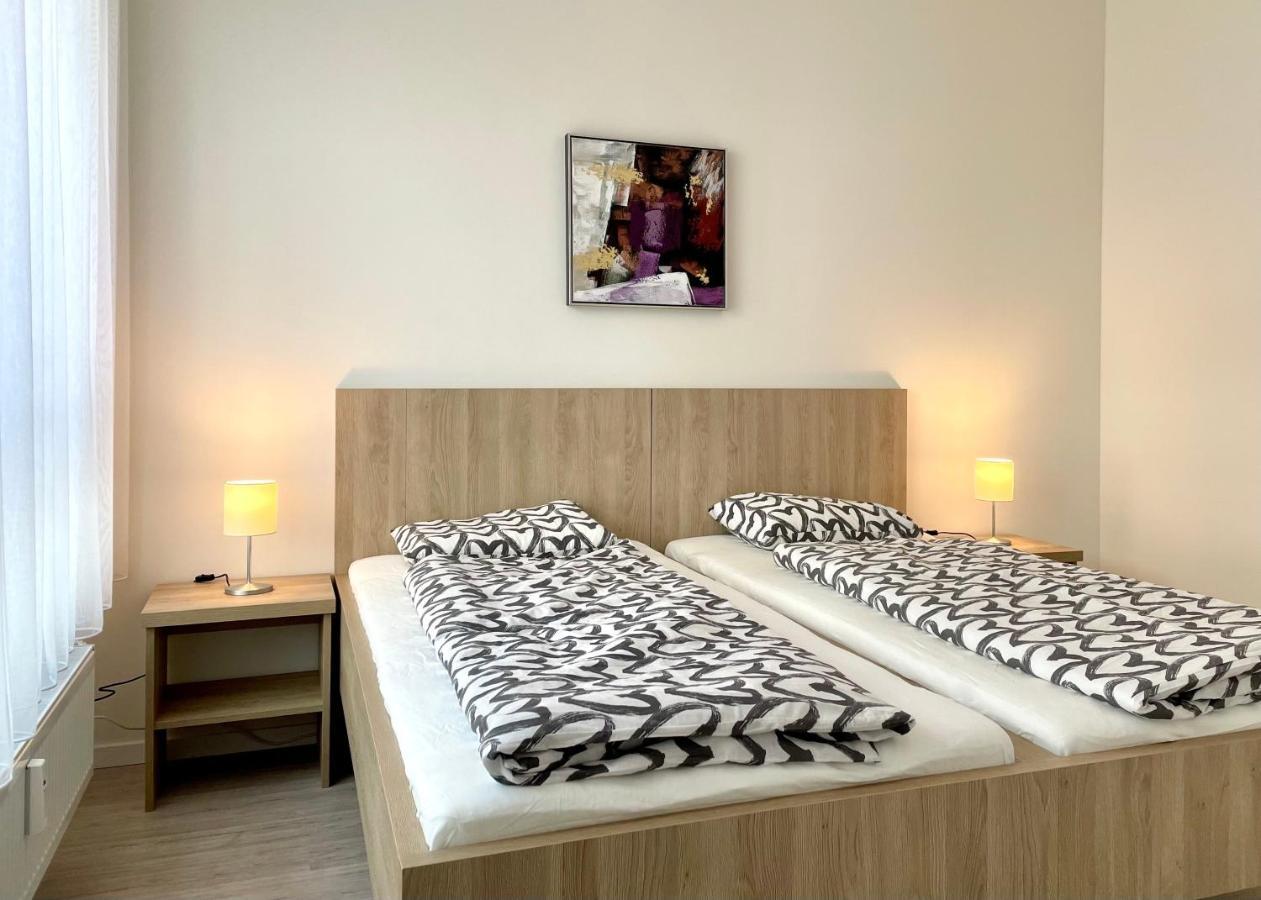 Central Stay Bratislava Bagian luar foto