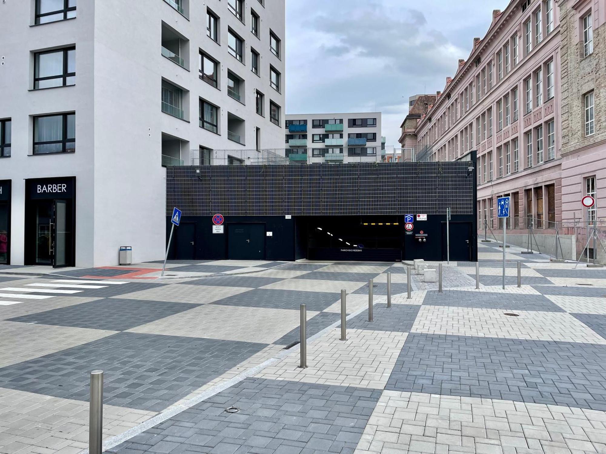 Central Stay Bratislava Bagian luar foto